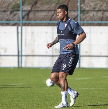 Samsunsporlu-Douglas-Tanque-gol-yollarinda-etkili-olup-takimina-katki-vermek.jpg