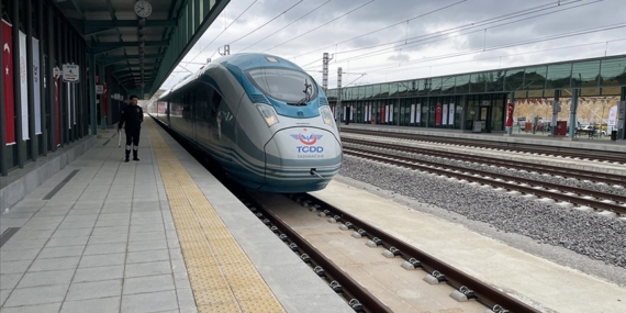 TCDD Türkiye'yi "demir ağlarla" örüyor