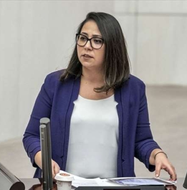 TIP-Sozcusu-Sera-Kadigil039den-Aile-Bakani039na-yanit-039Magdur-erkek-diyorlar.jpg
