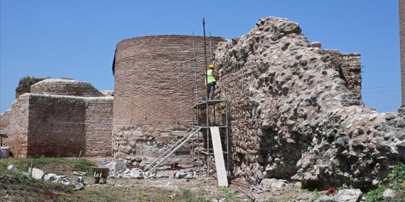 Tarihi İznik surları restorasyonundaki buluntular İznik Müze Müdürlüğüne teslim edildi
