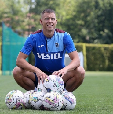 Trabzonspor039un-Hirvat-stoperi-Benkovic-Yarismaci-bir-takim-olmak-istiyoruz.jpg