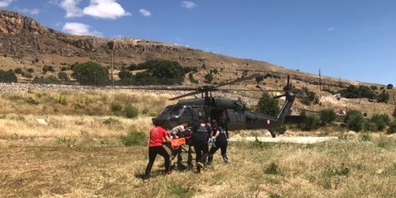Tunceli'de askeri helikopter, kalp krizi geçiren kadın için havalandı
