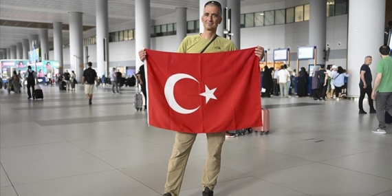 Türk dağcı Tunç Fındık yurda döndü