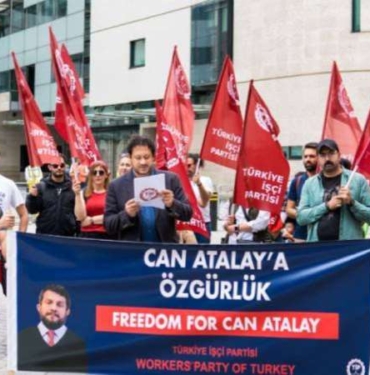 Tutuklu-TIP-Milletvekili-Can-Atalay-icin-Londra039da-oturma-eylemi-yapildi.jpg