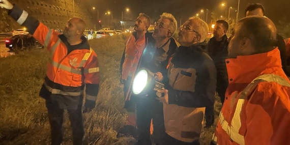 Ulaştırma ve Altyapı Bakanı Uraloğlu, Anadolu Otoyolu'ndaki heyelan bölgesinde incelemelerde bulundu
