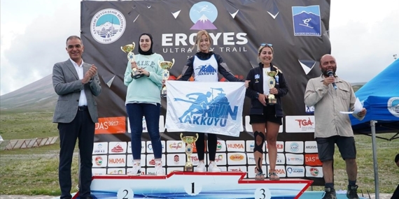 Uluslararası Erciyes Ultra Sky Trail Dağ Maratonu'nda dereceye girenlere ödülleri verildi