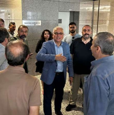 Yanardag-tutuklanmasinin-arka-planini-yazdi-‘CHPdeki-degisim-tartismalariyla-da-ilgili.jpg