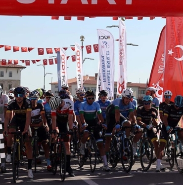 100-Yil-Cumhuriyet-Bisiklet-Turu-Sivas039ta-basladi.jpg