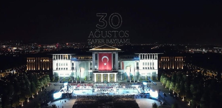 30-Agustos-Zafer-Bayrami039nda-quot100-Yil-Marsiquot-coskusu.jpg