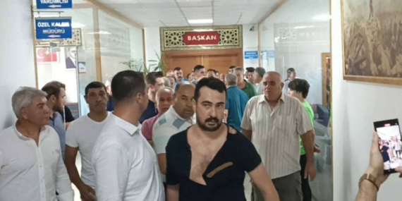 AKP'li belediye başkanından İYİ Partili Meclis üyesine yumruklu saldırı