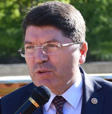 Adalet-Bakani-Yilmaz-Tunc-FETO039den-incelenen-Seckin-Yilmaz039i-ozel-kalem.jpg