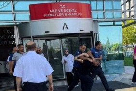 Bakanligin-onunde-‘acim-diyen-yurttas-gozaltina-alindi.jpg