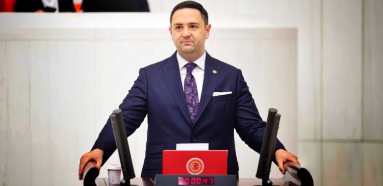 CHP039li-Umut-Akdogan-Arsalar-yandasa-peskes-cekildi.jpeg