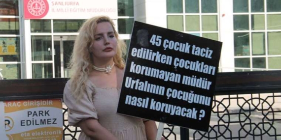 Cinsel istismara karşı tek başına eylem yapan Çetiner Cumhuriyet’e konuştu: ‘Beni ve çocuklarınızı yalnız bırakmayın’