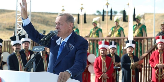Cumhurbaşkanı Erdoğan: Ecdadın zaferlerini şeref madalyası olarak göğsümüzde iftiharla taşıyoruz