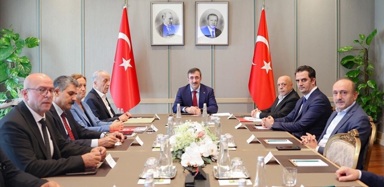 Cumhurbaskani-Yardimcisi-Yilmaz-isci-sendikalari-temsilcileriyle-bir-araya-geldi.jpg