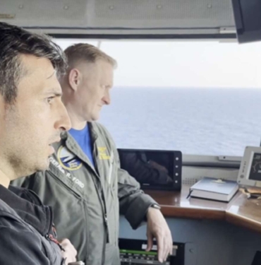 Damat-Selcuk-Bayraktar-039davet039-uzerine-USS-Gerald-R-Ford-ucak.jpg