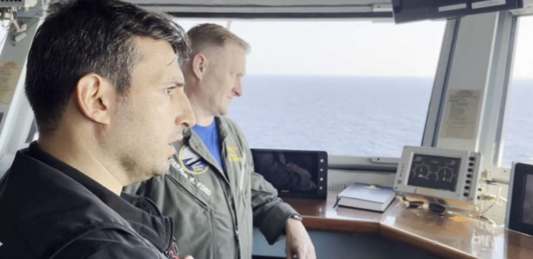 Damat-Selcuk-Bayraktar-039davet039-uzerine-USS-Gerald-R-Ford-ucak.jpg