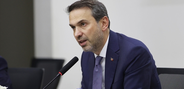 Enerji-ve-Tabii-Kaynaklar-Bakani-Bayraktar-BAE039nin-The-National-gazetesi.jpg