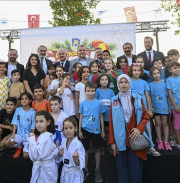 Genclik-ve-Spor-Bakani-Bak-Ulkesini-seven-ulkesi-icin-calisan.jpg