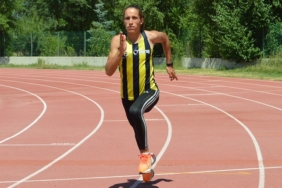 Hayvan-otlatirken-kesfedilen-Avrupa-sampiyonu-atlet-Dilek-Kocak-Paris-2024039e.jpg