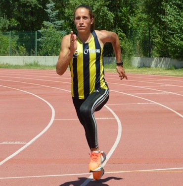 Hayvan-otlatirken-kesfedilen-Avrupa-sampiyonu-atlet-Dilek-Kocak-Paris-2024039e.jpg