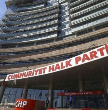 Izmir039de-olayli-CHP-kongresi-istifa-getirdi-Utku-Gumrukcu-Ankara039ya-gidiyor.jpg