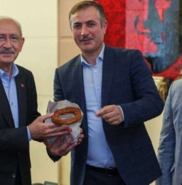 Kilicdaroglu-esnaf-odalarinin-temsilcileriyle-gorustu.jpg