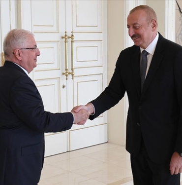 Milli-Savunma-Bakani-Guler-Azerbaycan-Cumhurbaskani-Aliyev-tarafindan-kabul-edildi.jpg