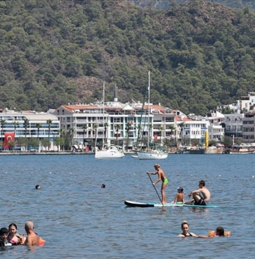 Mugla-sahillerinde-tatilci-yogunlugu-yasaniyor.jpg