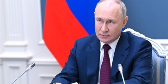 Putin: Ekonomik bağlarımızın dolarsızlaştırılması yönündeki süreç ivme kazanıyor
