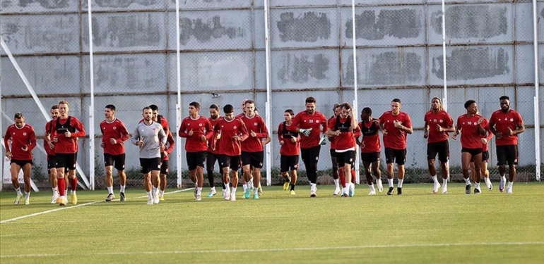 Sivasspor-Besiktas-macindan-puanla-donmek-istiyor.jpg