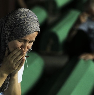 Srebrenitsa-Anit-Merkezi-Srebrenitsa-soykirimini-inkar-edenlerin-yer-aldigi-raporu.jpg