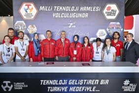 Ticaret-Bakani-Bolat-Turkiye-buyumeye-istihdam-yaratmaya-ihracat-yapmaya-devam.jpg