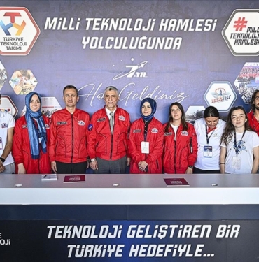 Ticaret-Bakani-Bolat-Turkiye-buyumeye-istihdam-yaratmaya-ihracat-yapmaya-devam.jpg