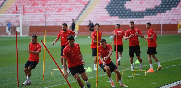 A-Milli-Futbol-Takimi-Japonya-maci-hazirliklarina-basladi.jpg