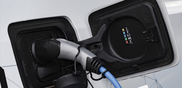 AB039den-Cin-elektrikli-otomobillerine-sorusturma.jpg