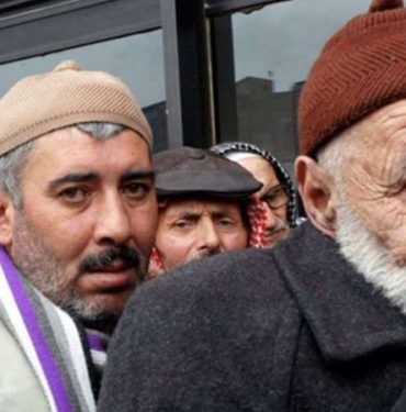 AKP039li-isim-emekli-zammi-icin-039mujde039-verdi-Vecdet-Oz-tepki.jpg