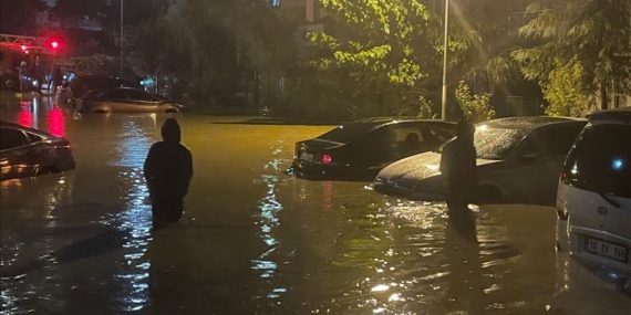 Başakşehir’de sel sularına kapılan bir kişi hayatını kaybetti