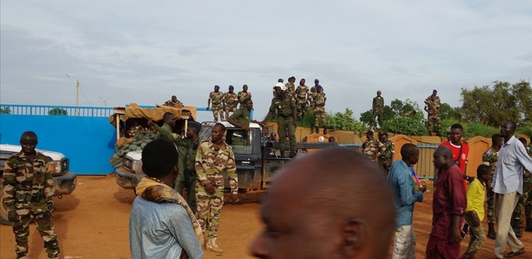 Burkina-Faso-Nijer039de-asker-konuslandirmaya-hazirlaniyor.jpg