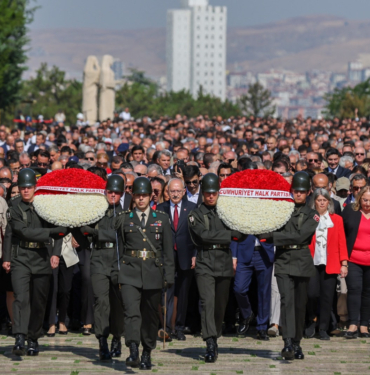CHP-100-yasinda-Kilicdaroglu-ve-parti-heyeti-Anitkabiri-ziyaret-etti.jpg
