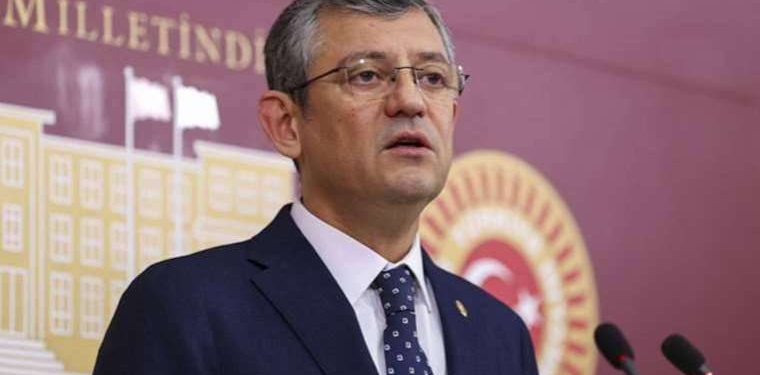 CHP-Genel-Baskanligi-icin-adayligini-aciklayan-Ozgur-Ozelden-video-Arkanizda.jpg