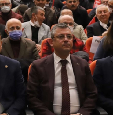 CHP039li-Burhanettin-Bulut039tan-dikkat-ceken-039Ozgur-Ozel039-paylasimi-Yolun-acik.jpg