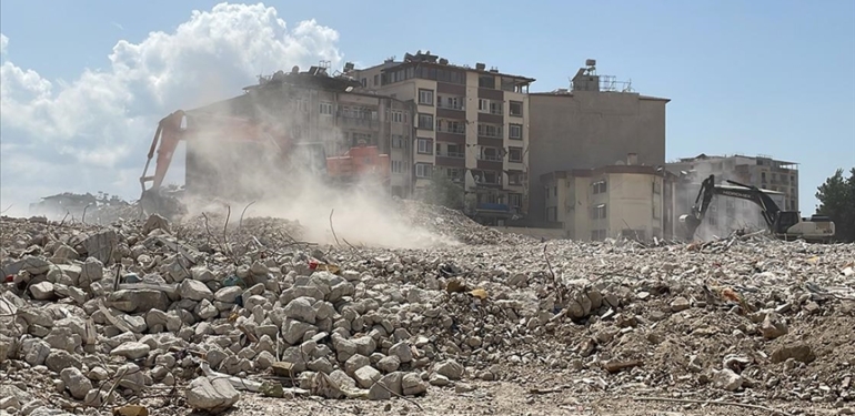 Deprem-bolgesindeki-insa-faaliyetlerinde-kullanilacak-esyanin-ithalatina-getirilen-esneklik-yil.jpg