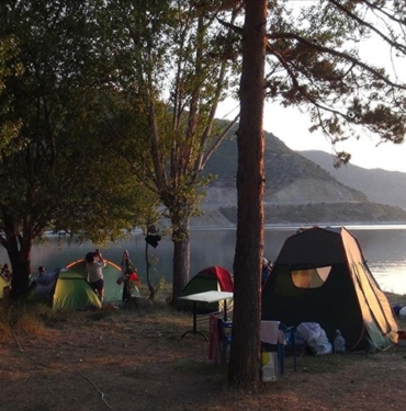 Dogasever-kadinlar-Van-Golu039ne-dikkat-cekmek-icin-kamp-kurdu.jpg