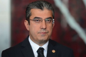 Ekrem-Imamoglu039na-tas-degil-cicek-atmislar.jpg