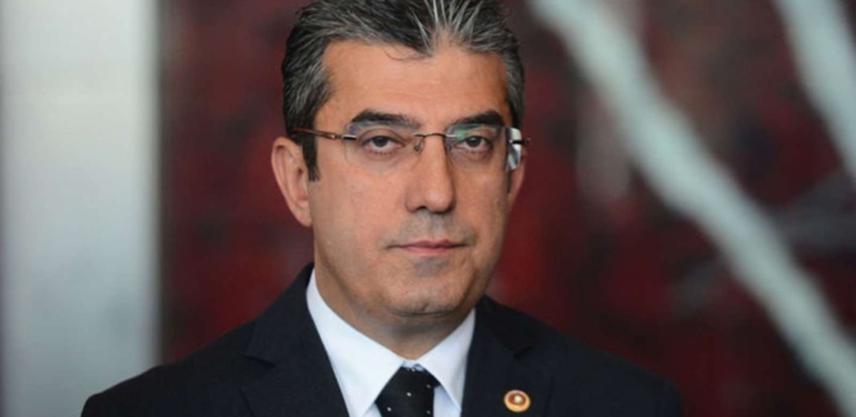 Ekrem-Imamoglu039na-tas-degil-cicek-atmislar.jpg