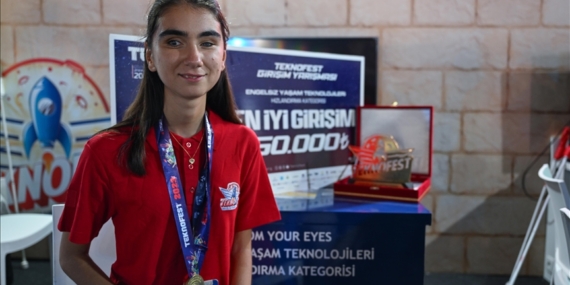 Görme engelli Zülal'in engelliler için geliştirdiği proje TEKNOFEST'te birinci oldu