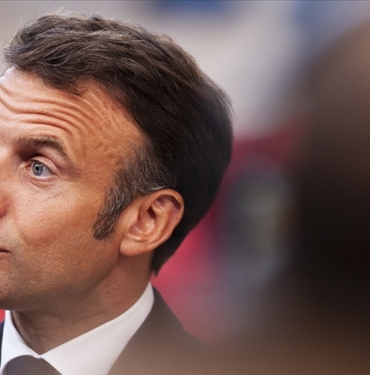 Macron-okullardaki-abaya-yasagina-iliskin-taviz-vermeyeceklerini-belirtti.jpg