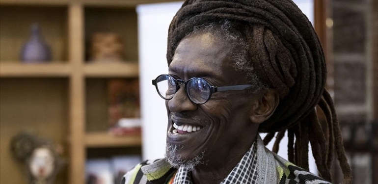 Senegalli-sanatci-Cheikh-Lo-farkli-tarzlari-harmanladigi-muzigiyle-Afrika-muzigini.jpg